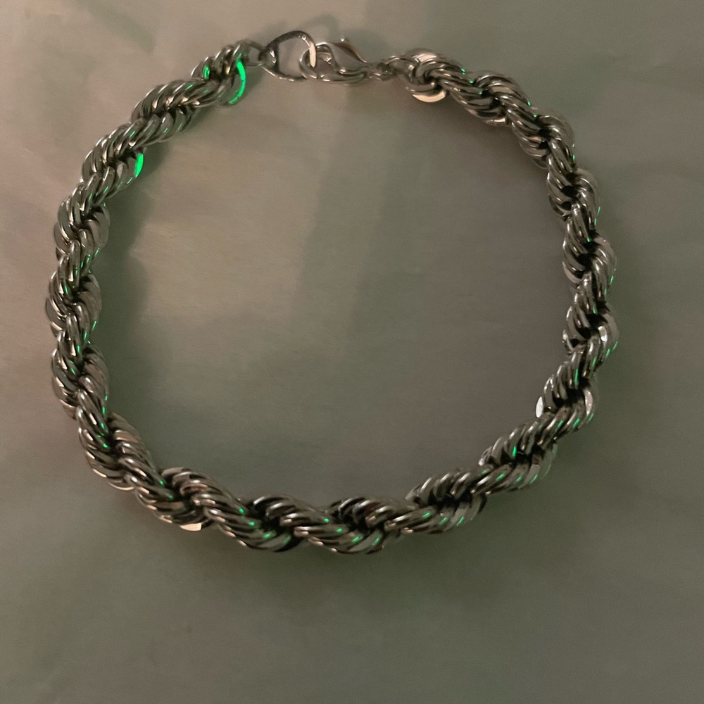 Lovely silver tone chain bracelet